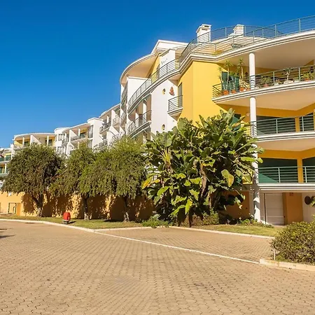 Spring I1 By The Pool *