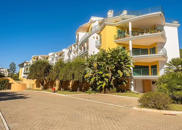 Spring I1 By The Pool *