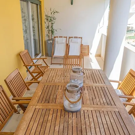 Spring I1 By The Pool Daire